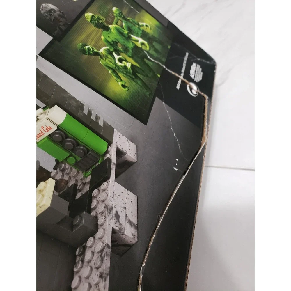 NEW DAMAGED BOX Mega Bloks Call of Duty Zombies TranZit Diner